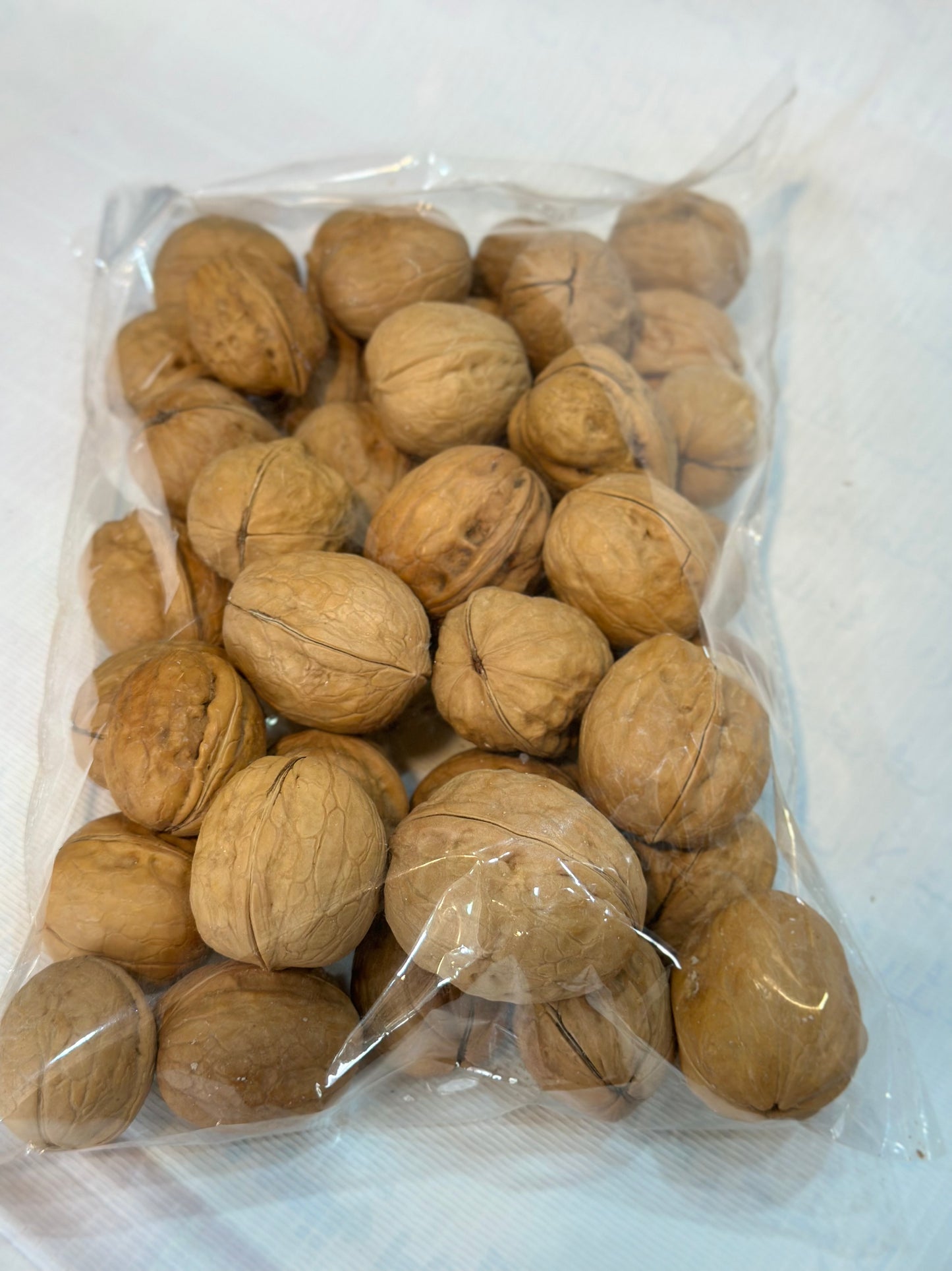 Walnut kagazi (with shell) dry deilsh