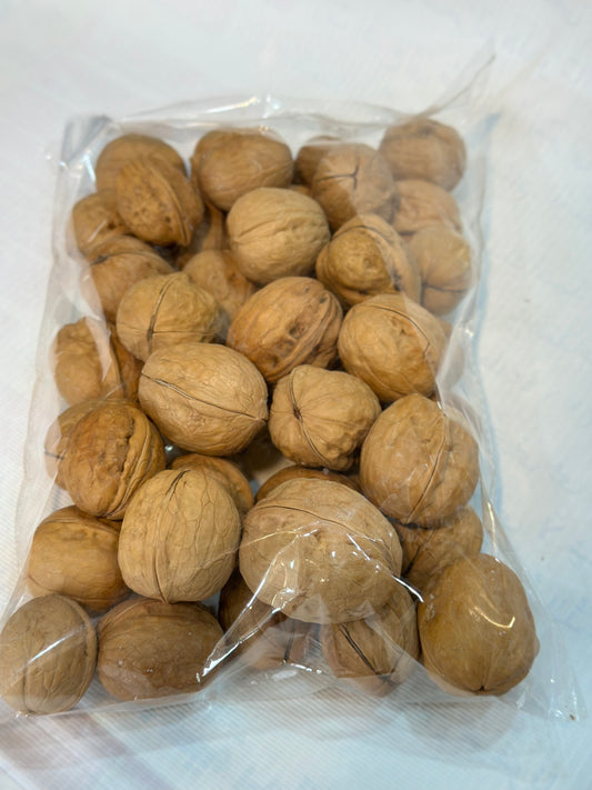 Walnut kagazi (with shell) dry deilsh
