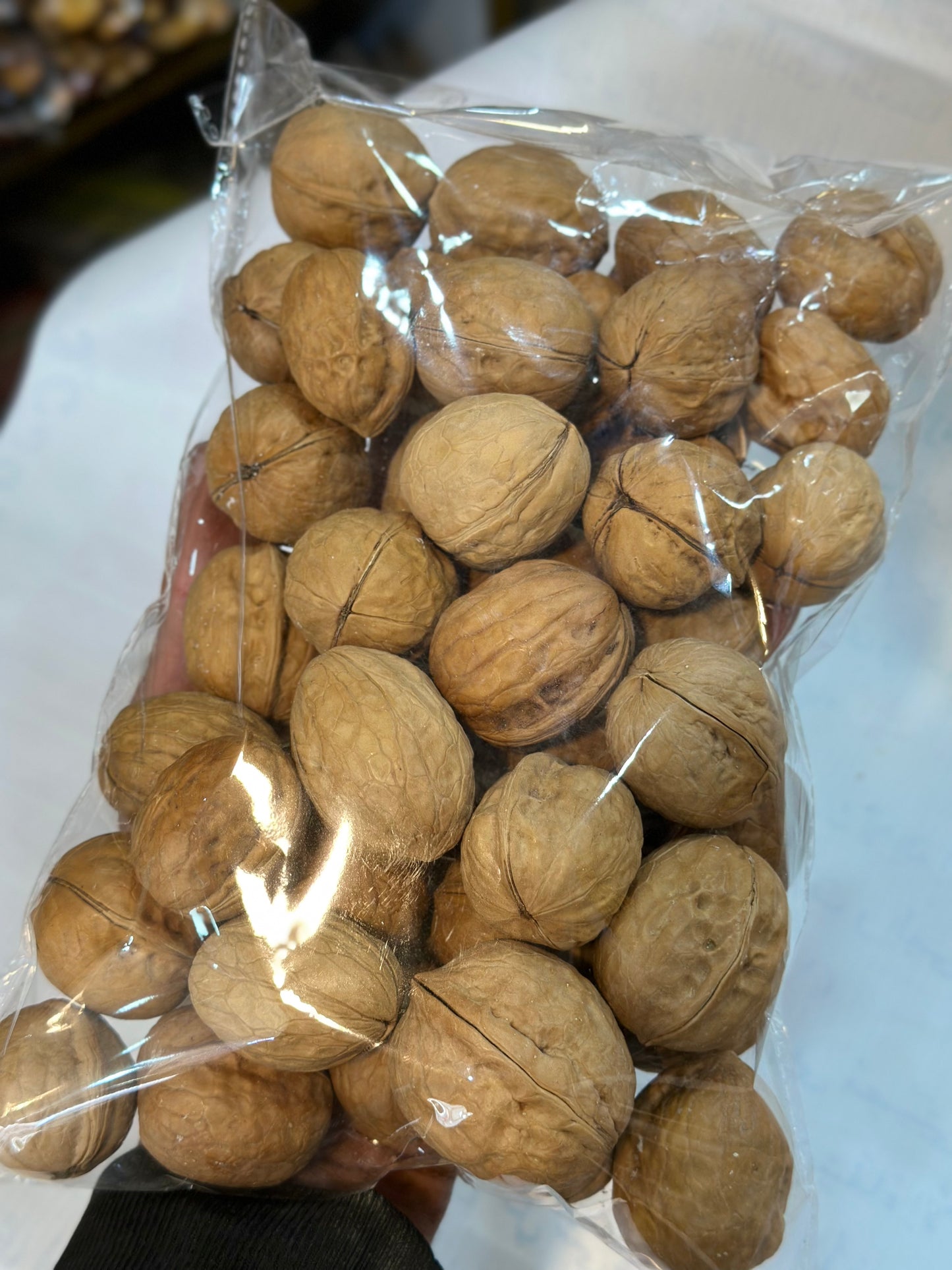 Walnut kagazi (with shell) dry deilsh
